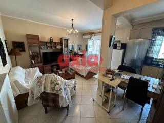 Καβάλα, Κέντρο: Πωλείται ανακαινισμένο διαμπερές Διαμέρισμα 74τ.μ.