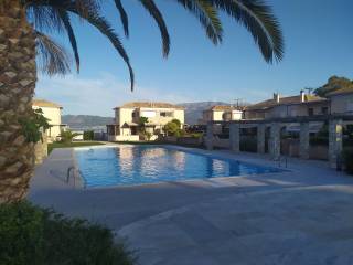 STO SYGKROTEMA YPARCHEI KANONISMOS POY EXASPHALIZEI EREMIA