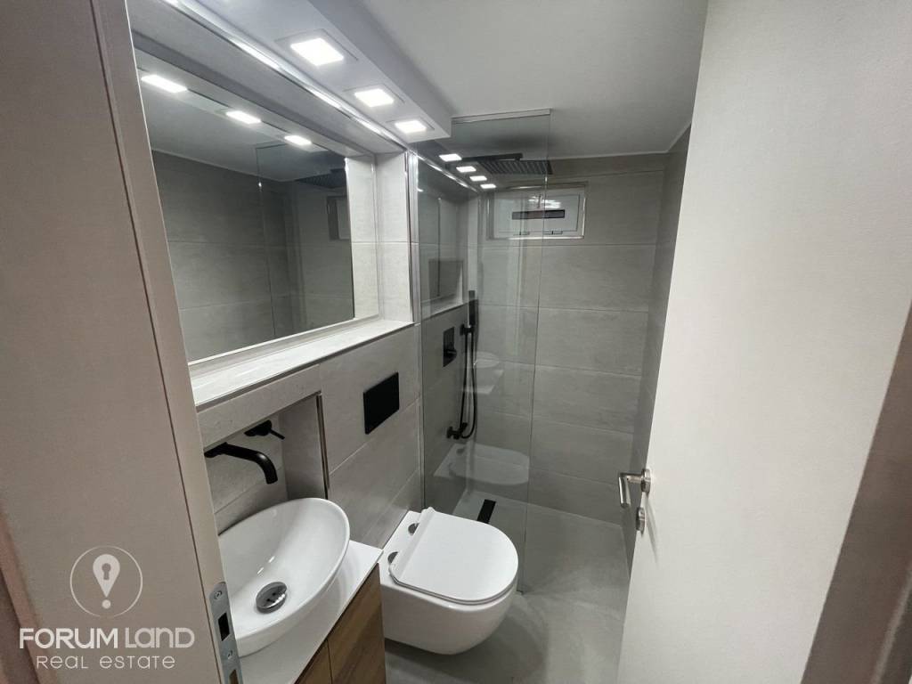 Forumland Real Estate, Μπάνιο