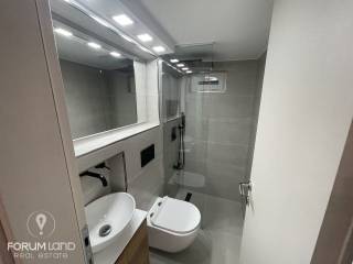 Forumland Real Estate, Μπάνιο