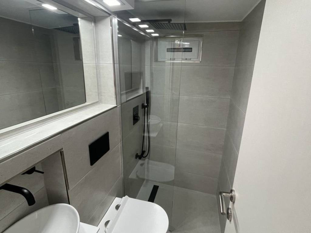 Forumland Real Estate, Μπάνιο