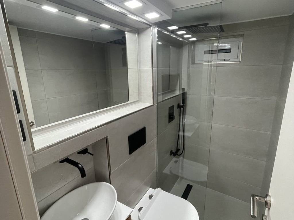 Forumland Real Estate, Μπάνιο