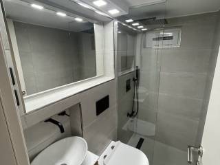 Forumland Real Estate, Μπάνιο