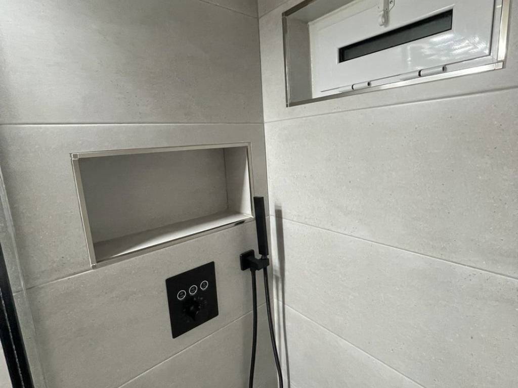 Forumland Real Estate, Μπάνιο