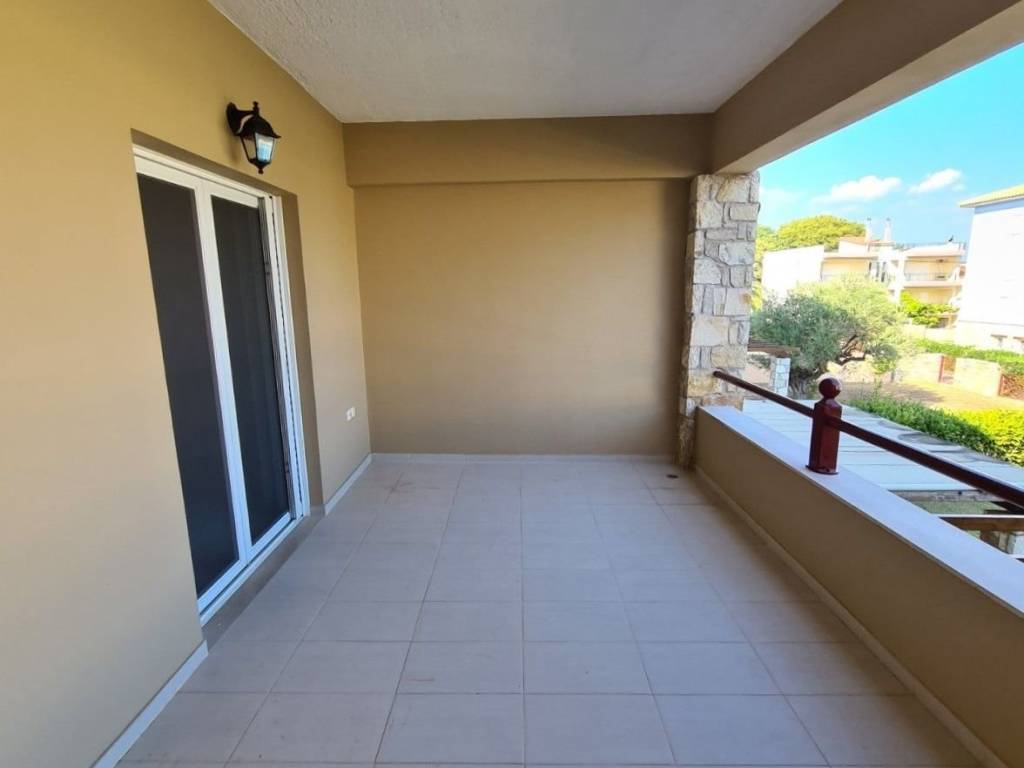 STON 1o OROPHO SKEPATE BERANTA ME THEA PROS TE THALASSA!