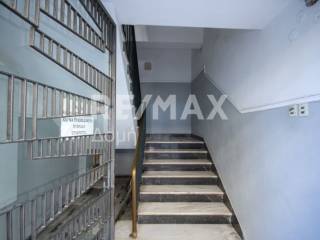 εισοδος πολυκατοικιας