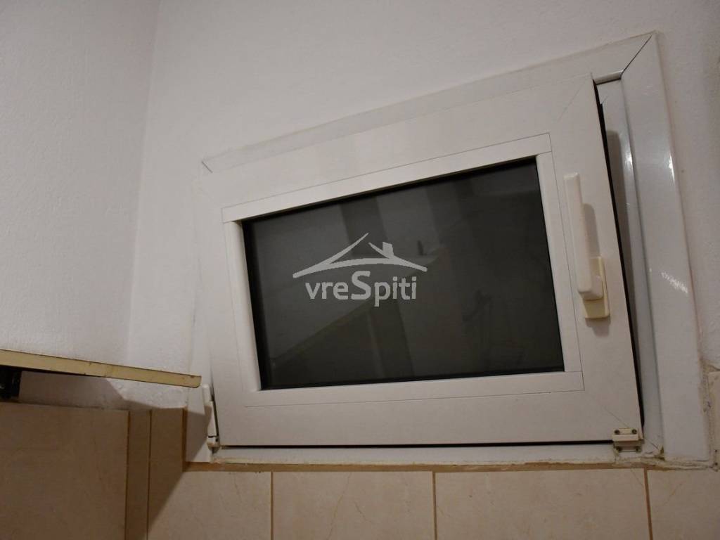 ΠΑΡΑΘΥΡΟ ΜΠΑΝΙΟΥ