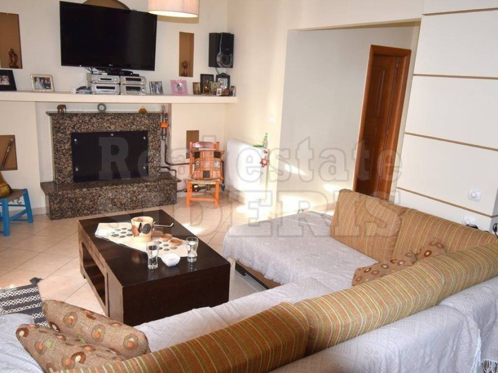 Σαλόνι με τζάκι