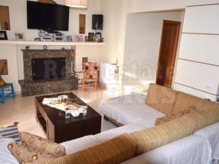 Σαλόνι με τζάκι