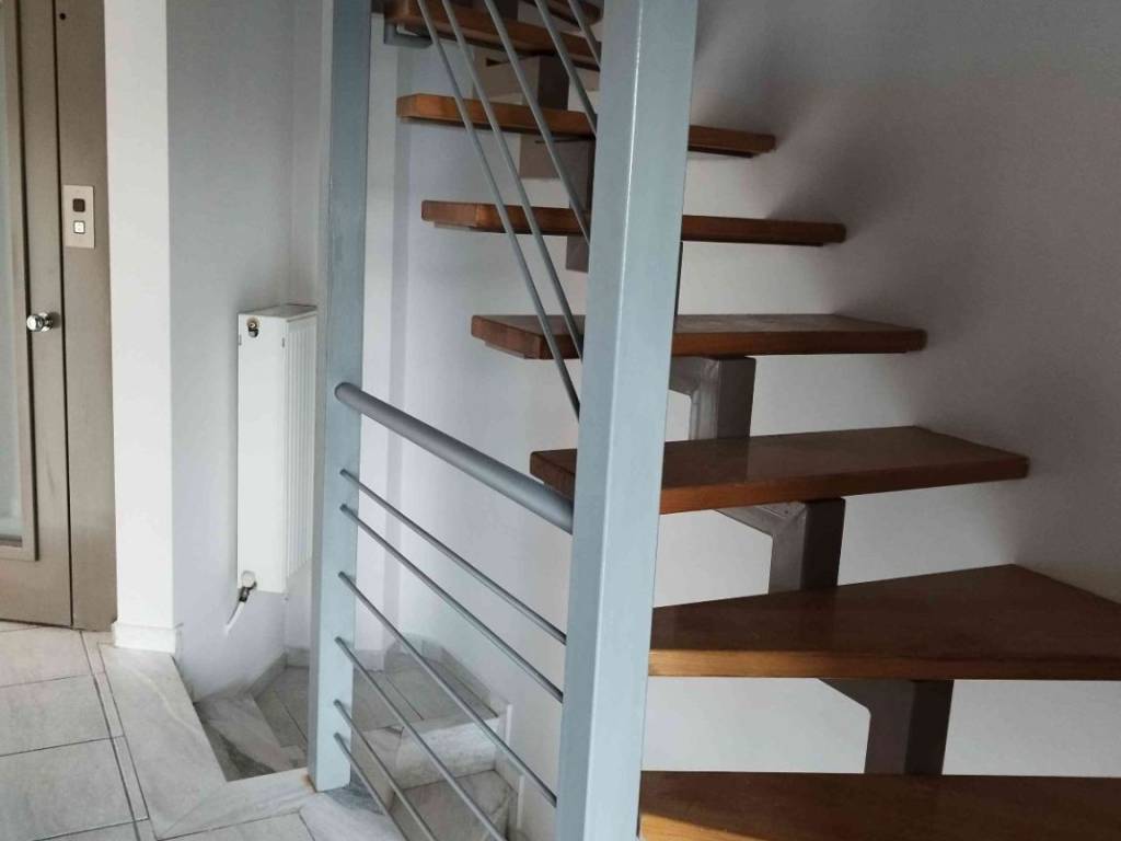 σκάλα προς σοφίτα