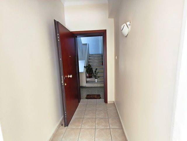 εισοδος διαμερισματος