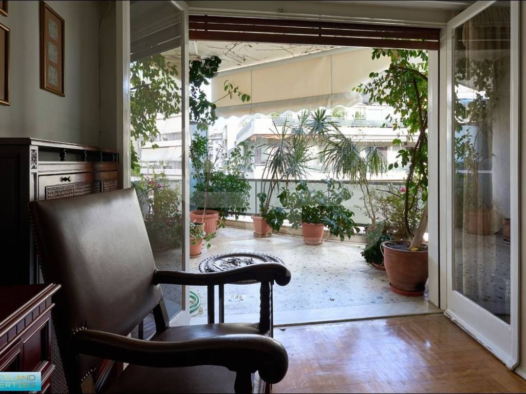 Βεράντα προσόψεως