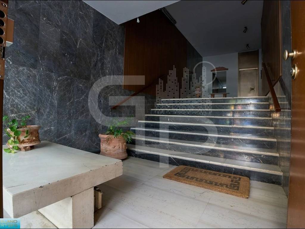 Είσοδος πολυκατοικίας