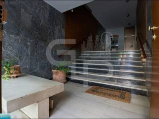 Είσοδος πολυκατοικίας