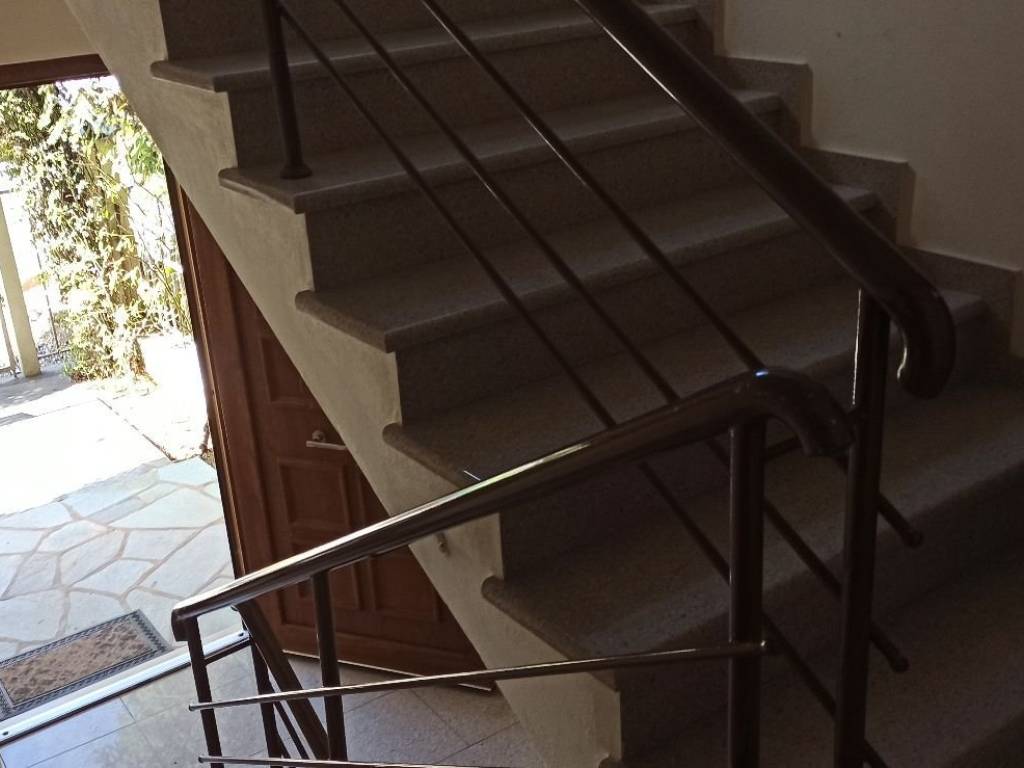 Γκαρσονιέρα προς πώληση στο Λιτόχωρο - είσοδος οικοδομής