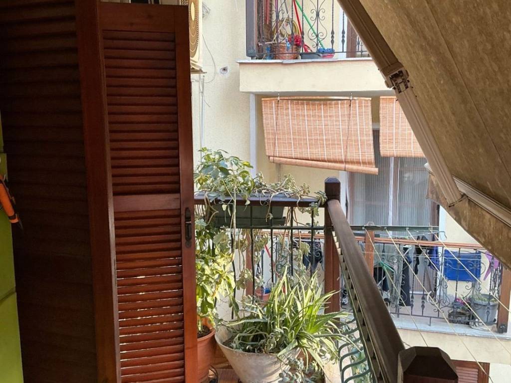 ΠΙΣΩ ΜΠΑΛΚΟΝΙ