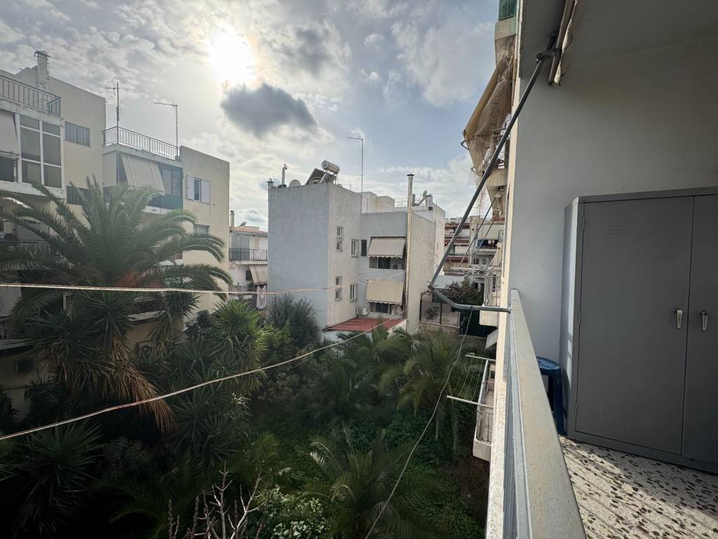 πίσω βεράντα καταπράσινος ακάλυπτος