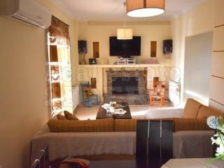 Σαλόνι με τζάκι