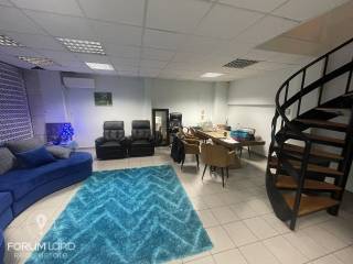 Forumland Real Estate, Ισόγειο κατάστημα