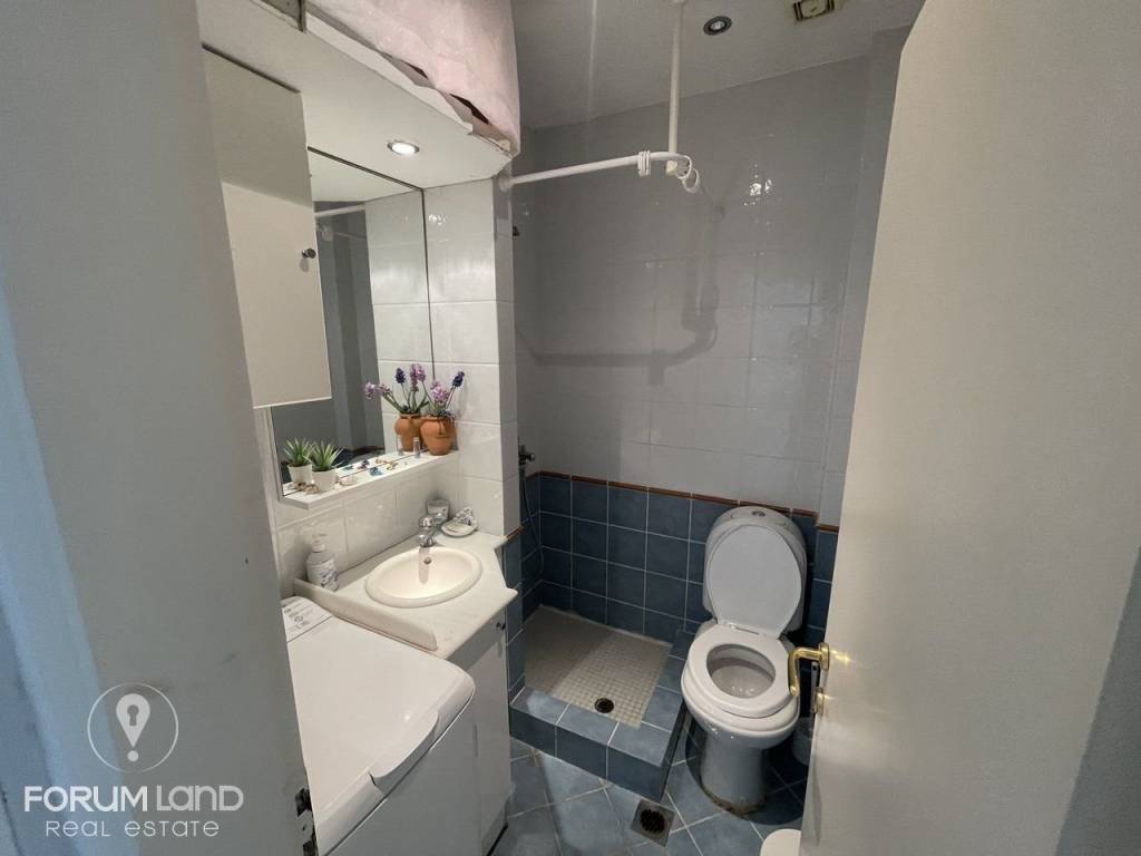 Forumland Real Estate, Μπάνιο