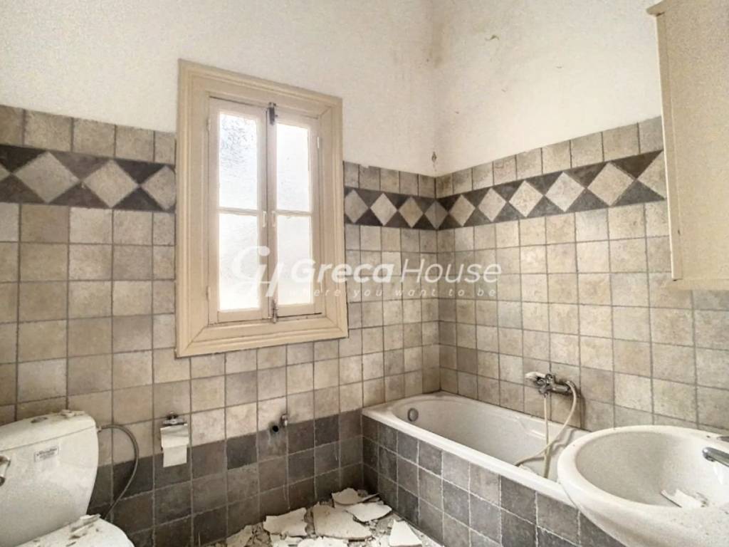 Listed Building in Agios Panteleimonas – Ideal Opportunity