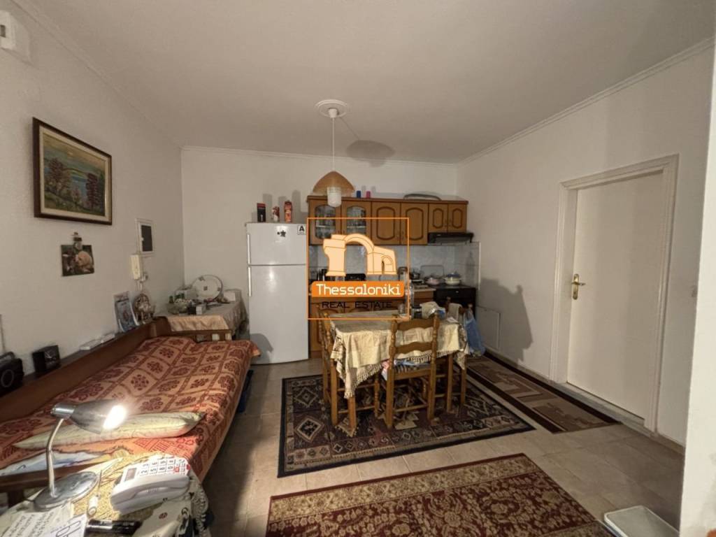 Ωραιόκαστρο, Γκαρσονιέρα