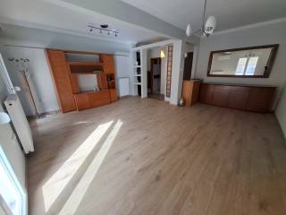 ΣΑΛΟΝΙ / ΤΡΑΠΕΖΑΡΙΑ