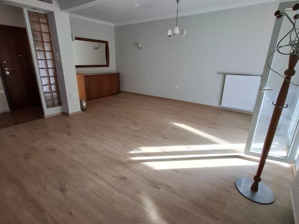 ΣΑΛΟΝΙ / ΤΡΑΠΕΖΑΡΙΑ