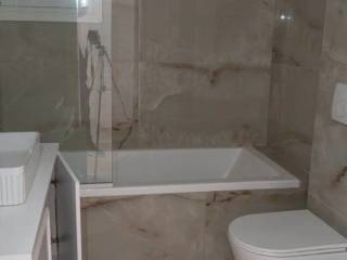 Forumland Real Estate, Μπάνιο