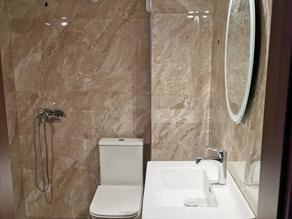 Forumland Real Estate, Μπάνιο