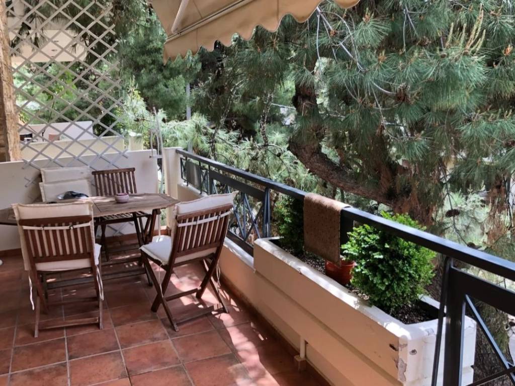 Second floor apartment of 85 sq m.