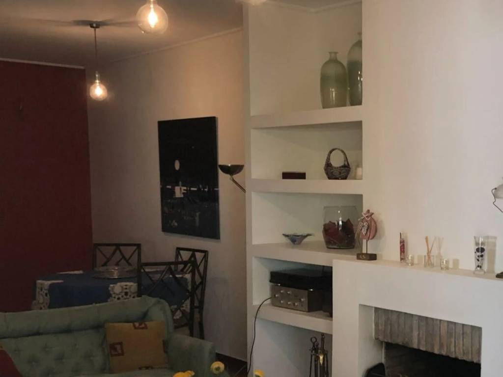 Second floor apartment of 85 sq m.