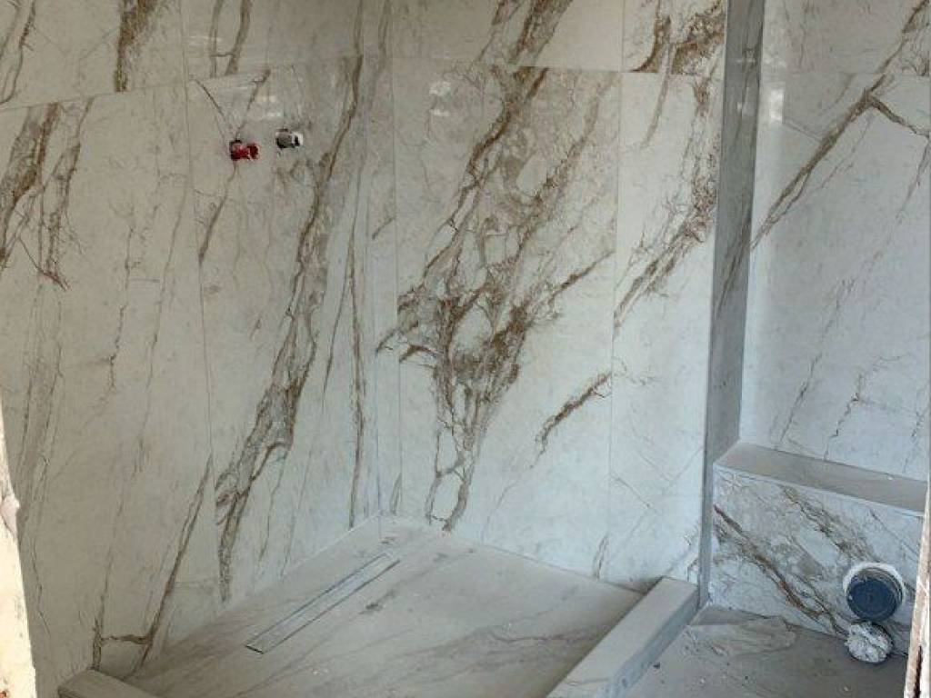 Forumland Real Estate, Μπάνιο