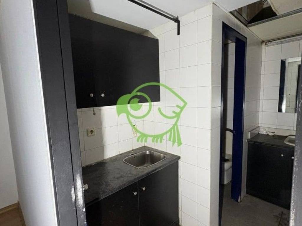 Ημιώροφος - κουζίνα και 2 τουαλέτες