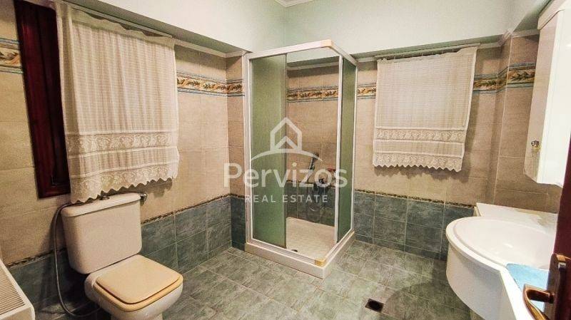 Μπάνιο,Ισόγειο