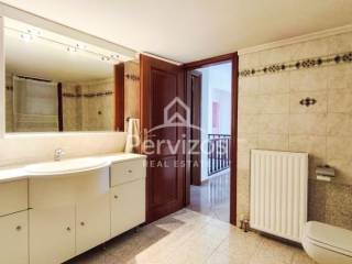 Μπάνιο,Όροφος