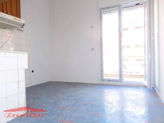 ΞΕΧΩΡΙΣΤΗ ΚΟΥΖΙΝΑ