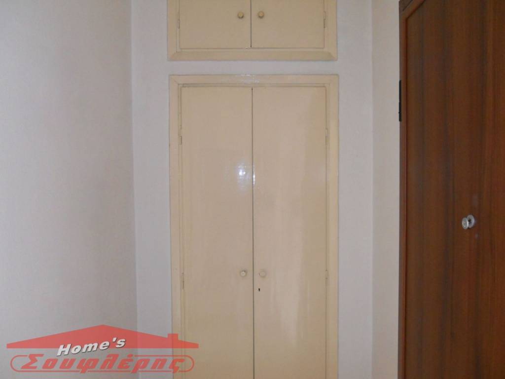 ΔΕΥΤΕΡΗ ΕΝΤΟΙΧΙΣΜΕΝΗ ΝΤΟΥΛΑΠΑ