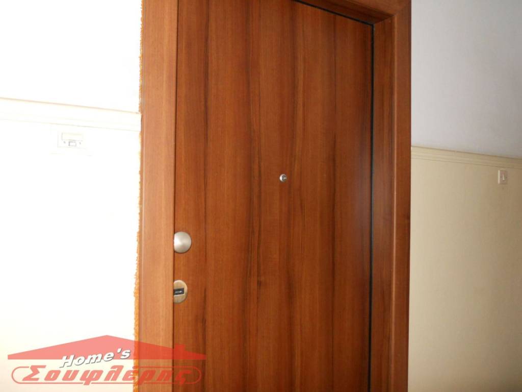 ΘΩΡΑΚΙΣΜΕΝΗ ΠΟΡΤΑ