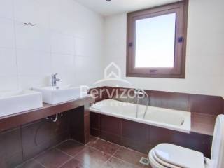 Μπάνιο,2ος όροφος