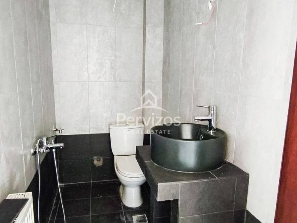 Μπάνιο,2ος όροφος