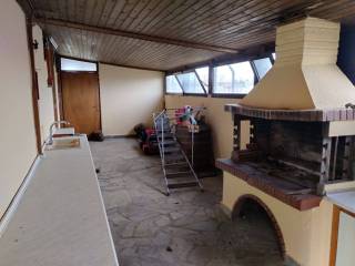 2η  ΕΞΩΤΕΡΙΚΗ ΚΟΥΖΙΝΑ ΜΕ ΨΗΣΤΑΡΙΑ