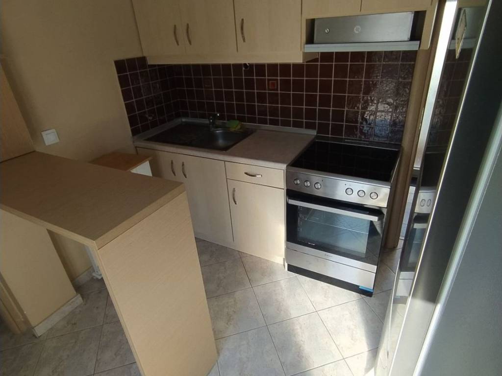 ANYPLACE MESITIKES YPERESIES