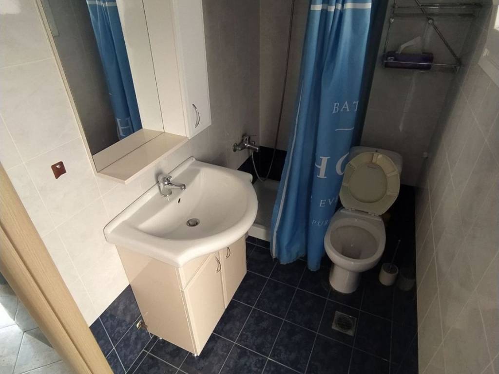 ANYPLACE MESITIKES YPERESIES