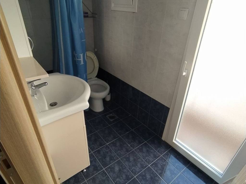 ANYPLACE MESITIKES YPERESIES