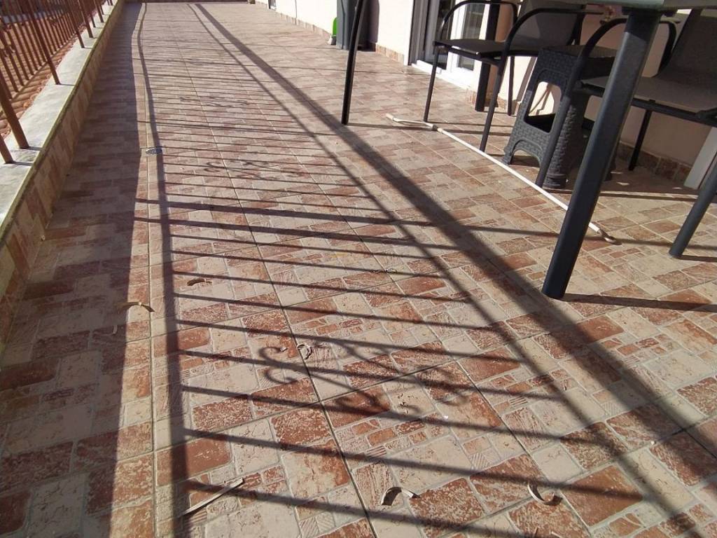 ANYPLACE MESITIKES YPERESIES