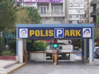 πολύ κοντα σταθμος αυτοκινητων