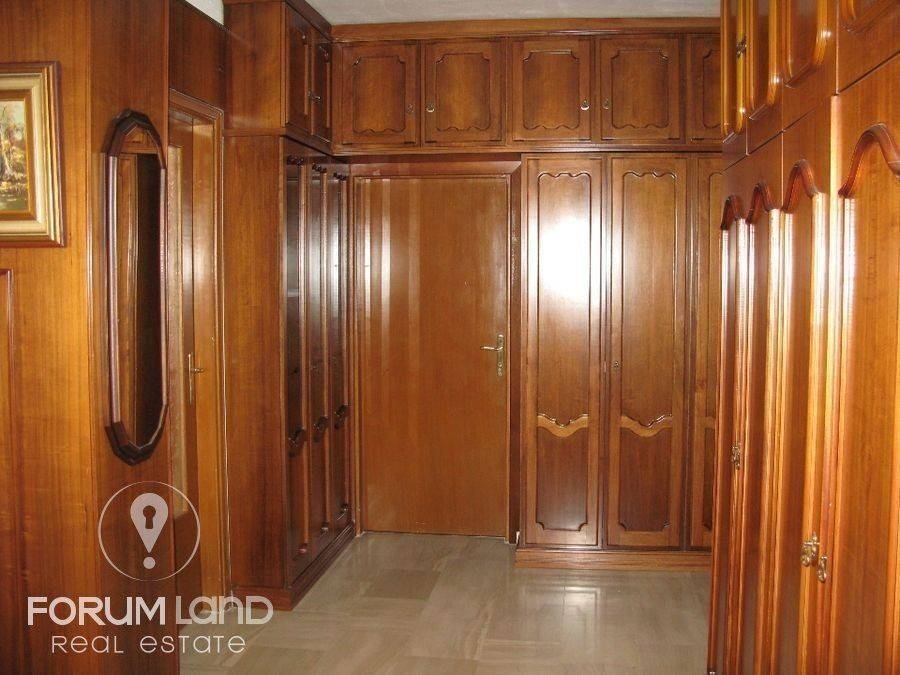 Forumland Real Estate, Ντουλάπες