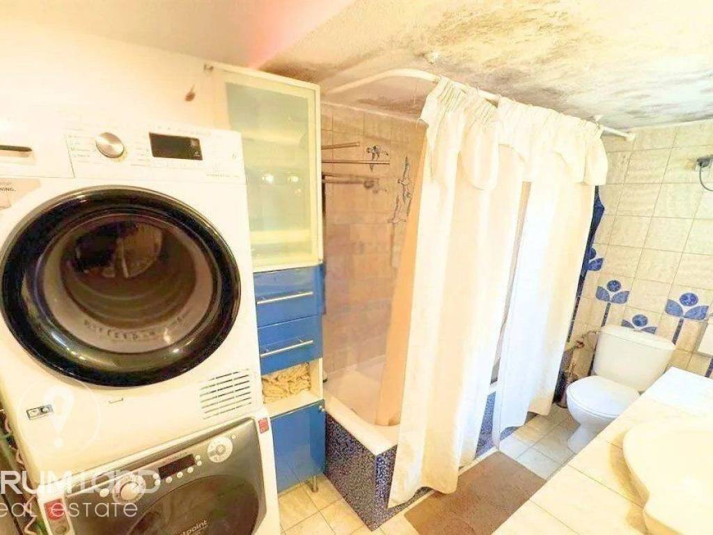 Forumland Real Estate, Μπάνιο