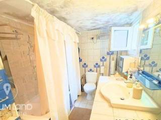 Forumland Real Estate, Μπάνιο